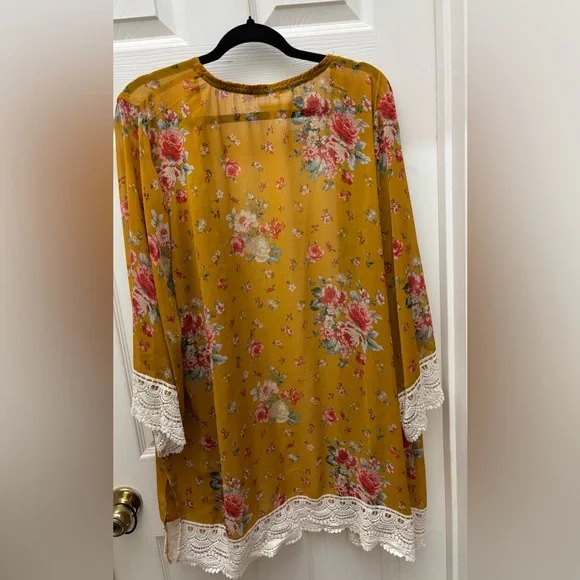 Rewind Mustard Floral Kimono - Picture 2 of 4